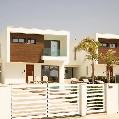 Phaedrus Living: Serenity Waves No.11
