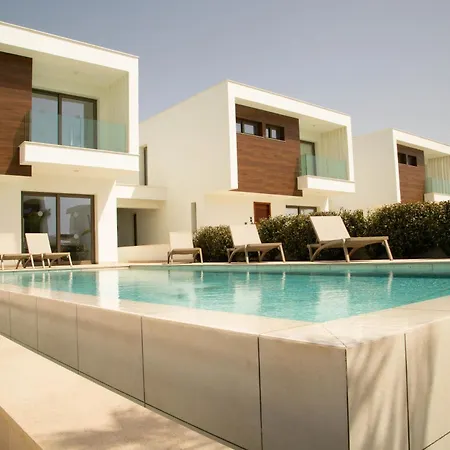 Phaedrus Living: Serenity Waves No.11 Villa